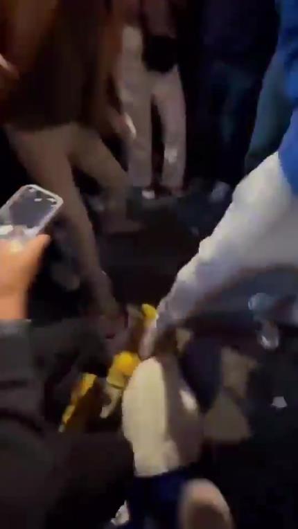 驚！尼克斯大勝步行者后，哈利伯頓遭主場球迷群毆